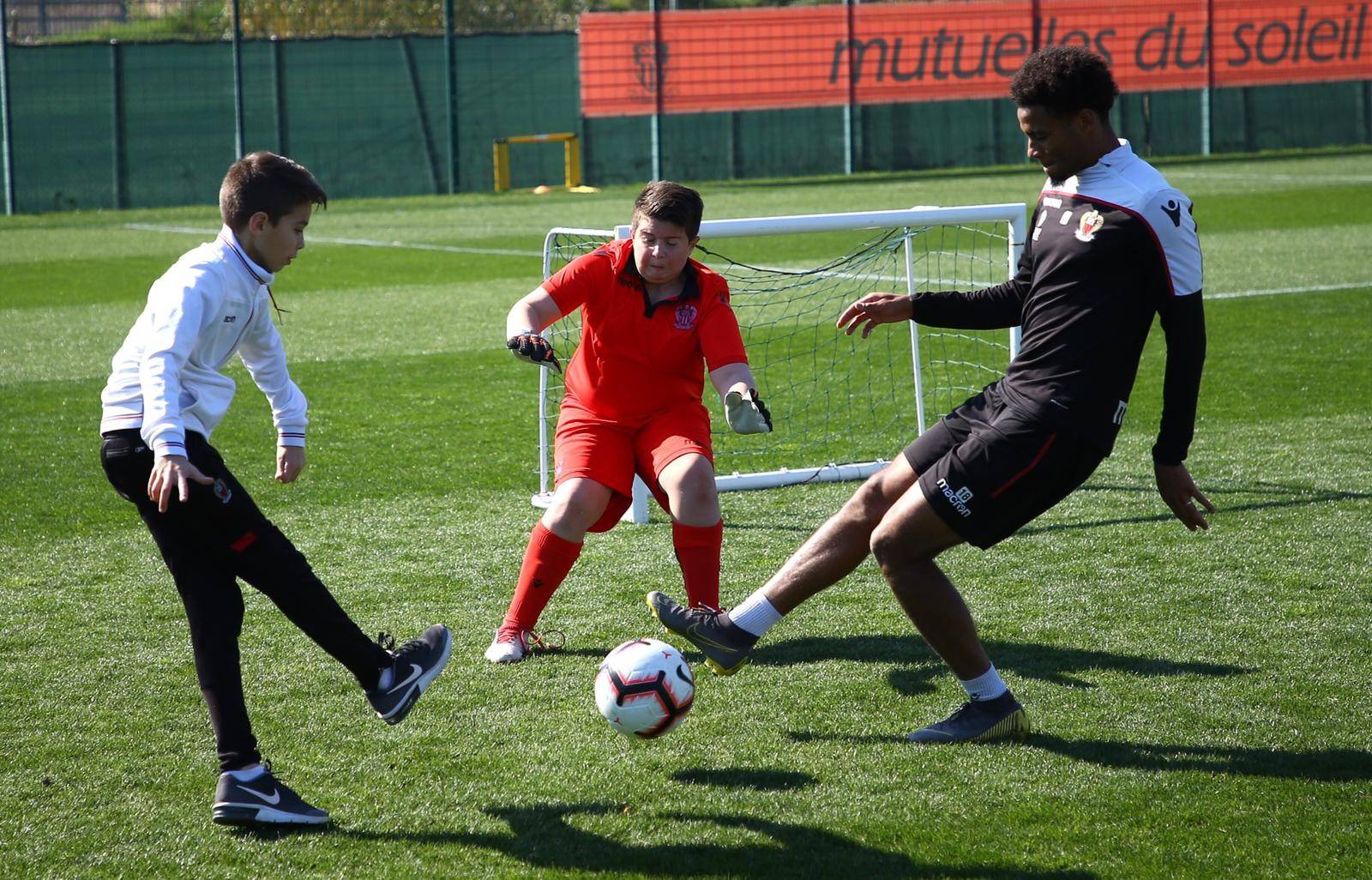 亚博-尼斯发布备战花絮，今夜内部沟通，法甲任务艰巨，纪律约束更严格的简单介绍