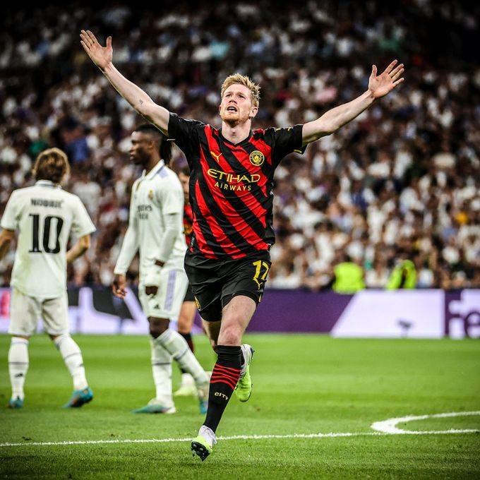 亚博-德布劳内回归赛场，大胜首场状态亮眼，西班牙队观众沸腾！的简单介绍